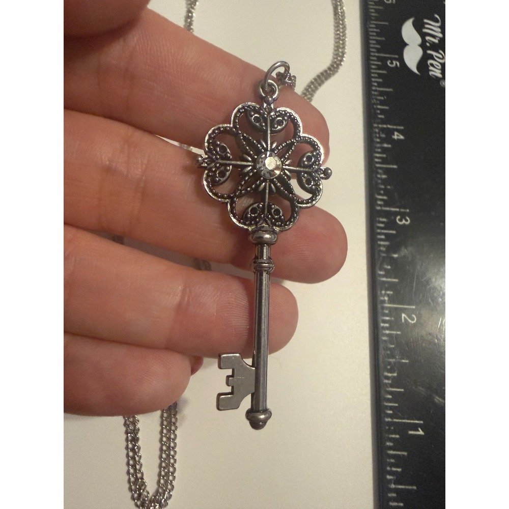 Silver Tone Ornate Skeleton Key Pendant Necklace‎ Rhinestone Floral Long Chain